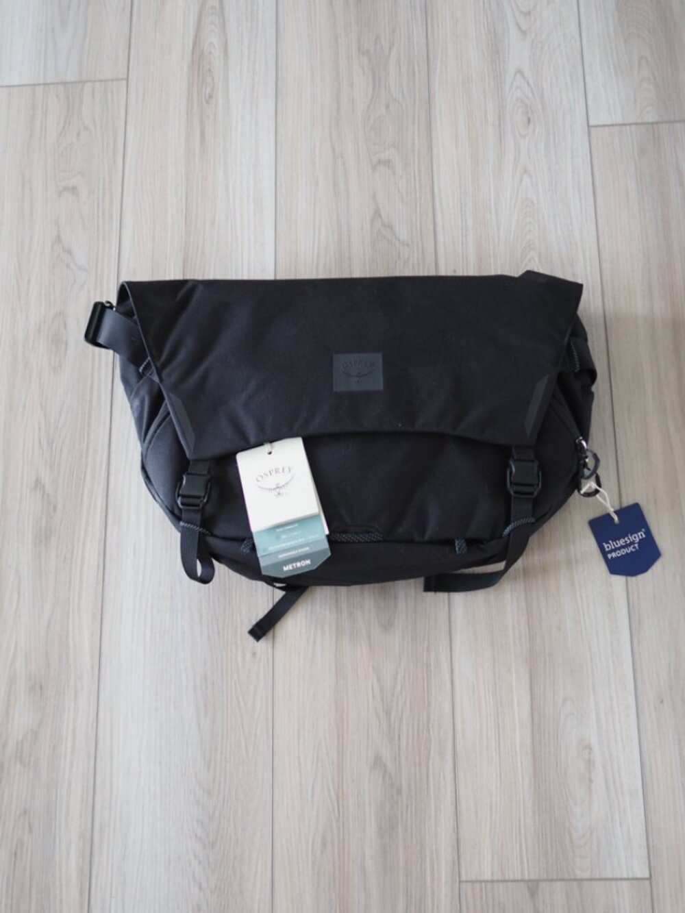 NWT Osprey Metron 18 Black Messenger Bike Commute Laptop Bag 18L Flap Top